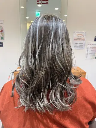 ロング カラー 神田 淳美のヘアスタイル