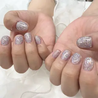 ネイル esNAIL新宿西口店所属・emi esNAILのネイルデザイン