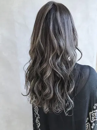 ロング カラー MOU namba ムウナンバのヘアスタイル