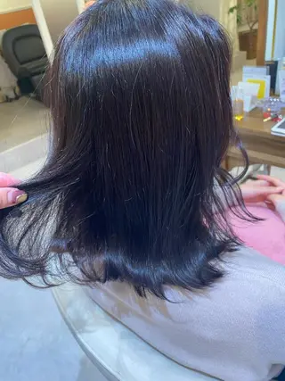 ミディアム カラー 梛木 唯のヘアスタイル