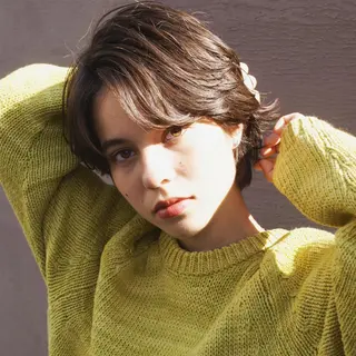 ショート カラー パーマ シンプル+αな デザインを 松崎陸のヘアスタイル