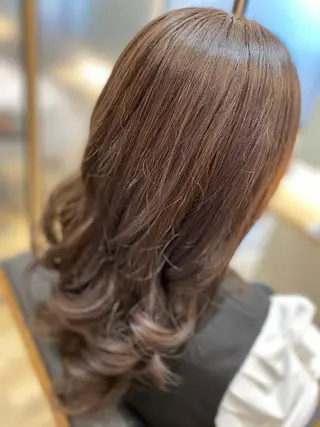 セミロング サイトウ ナツキのヘアスタイル