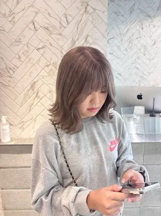 ミディアム カラー EIGHT ／SHU🩶のヘアスタイル