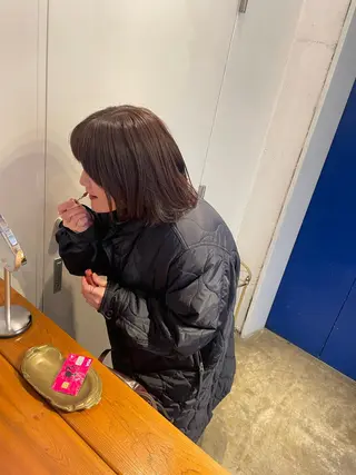 ショート カラー MIOベージュカラー 柔らかいカラーのヘアスタイル