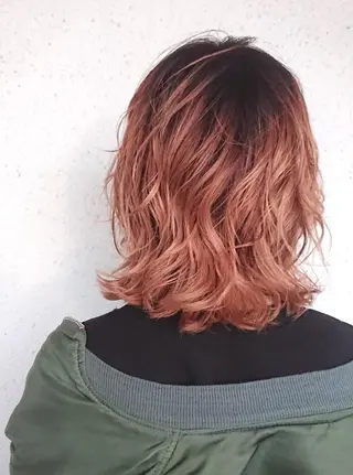 ミディアム カラー yoshi （髙橋）のヘアスタイル