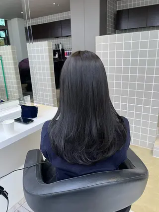 セミロング 寒色＆ブリーチ特化 寒色MiOのヘアスタイル