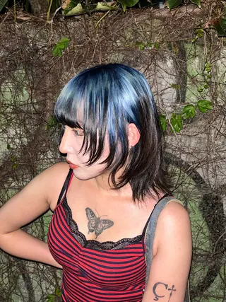ミディアム カラー ALLY所属・ウルフカット / ケアブリーチのヘアスタイル