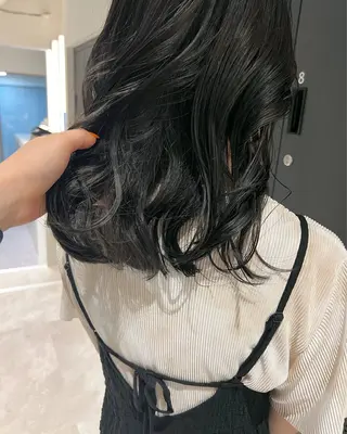 ミディアム カラー 暗髪カラー🫐パーマ おくだりんかのヘアスタイル