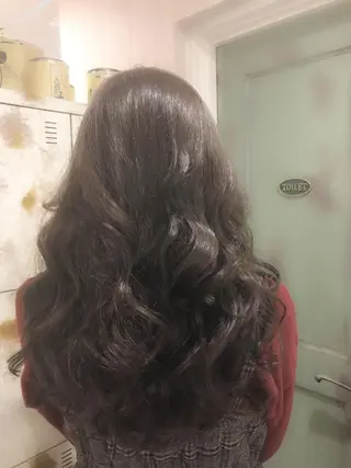 ロング カラー 嶋村夏実🌼レイヤー 🌸白髪ぼかしのヘアスタイル