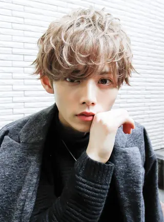 ショート カラー パーマ メンズ イズ ミのヘアスタイル