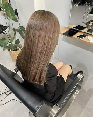 セミロング ミルクティーベージュ ❤︎レイヤー　MIAのヘアスタイル