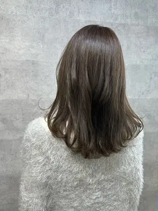 セミロング カラー U-ra NAMIのヘアスタイル