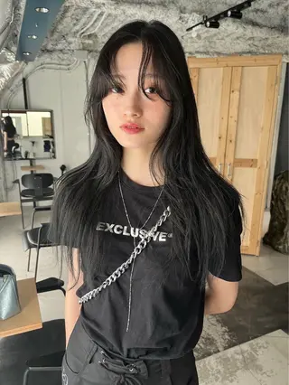 ロング カラー 透明感カラー💙 髪質改善✨タイガ✨のヘアスタイル