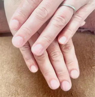 ネイル 自爪とネイルケア専門サロン　プリナチュール所属・吉岡 泉のネイルデザイン