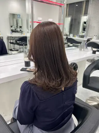 セミロング カラー オリーブカラー🫒 レイヤーカット✂︎のヘアスタイル