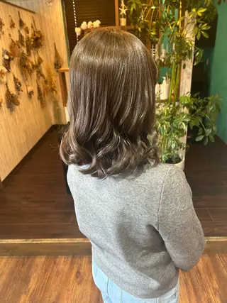 ミディアム カラー 早坂 さくらのヘアスタイル