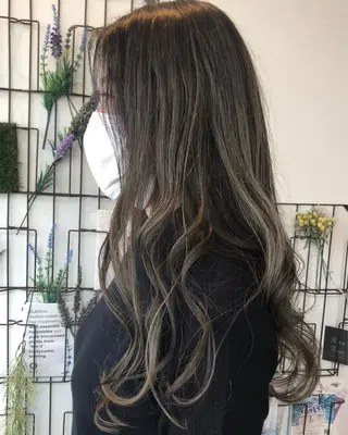 カラー 坂田 優子のヘアスタイル