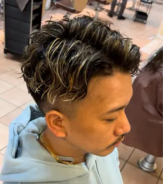 ショート カラー パーマ メンズ 朝5分でキマる 村上陸のヘアスタイル
