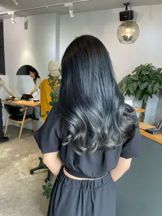 ロング 岸川 恭子のヘアスタイル