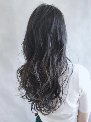 カラー ロング MOU namba ムウナンバのヘアスタイル