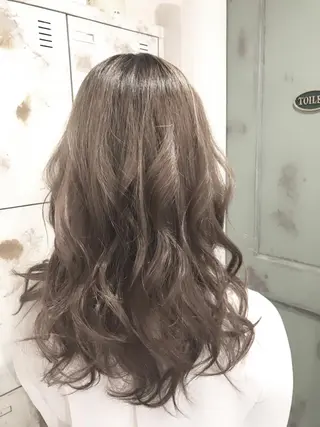 カラー 嶋村夏実🌼レイヤー 🌸白髪ぼかしのヘアスタイル