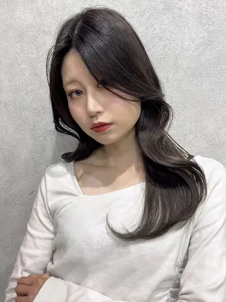 ロング maya レイヤーカットのヘアスタイル