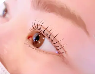 メンズ マツエク・マツパ アイブロウ eyelash salon 3+所属・3+ MIYUKIのマツエク・マツパデザイン