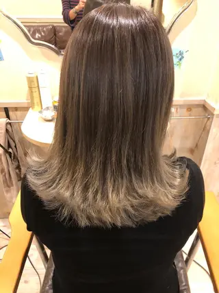 ミディアム カラー vi viのヘアスタイル