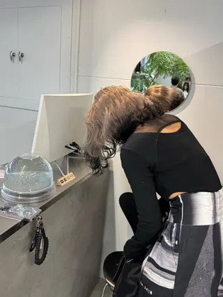 ミディアム INORI|艶カラ ー|フェイスレイヤーのヘアスタイル