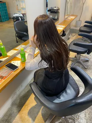 ロング カラー MIOベージュカラー 柔らかいカラーのヘアスタイル