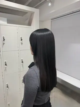 ロング 林 真依のヘアスタイル