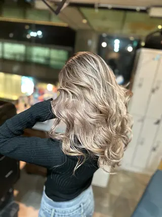 ロング カラー 難波ブリーチカラー 伊藤洋輝のヘアスタイル