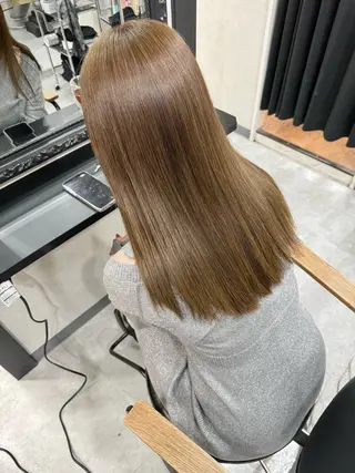 セミロング カラー 井本翔太.髪質改善. ベージュ.グレージュのヘアスタイル