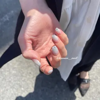 ネイル 𝓇𝒶𝓃𝒶𝓃 𝓃𝒶𝒾𝓁のネイルデザイン