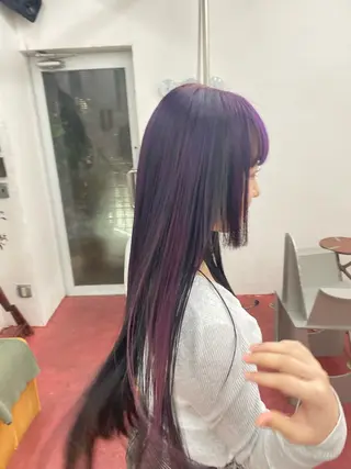 ロング qiie リタッチ 黒染め　ワンカラーのヘアスタイル