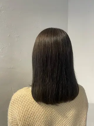 ミディアム mina / 透明感ベージュカラーのヘアスタイル