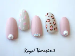 ネイル 【尾下】 ロイヤル•セラピストのネイルデザイン