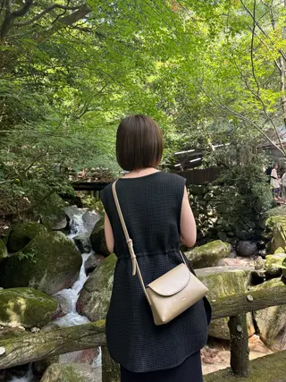 ショート カラー mina / 透明感ベージュカラーのヘアスタイル