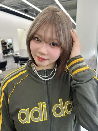 ショート カラー 服部 しおんのヘアスタイル