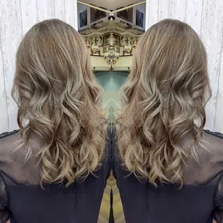 セミロング カラー rollen所属・美魔女 美容師NAOのヘアスタイル