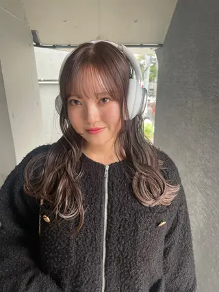 カラー ミルクティーベージュ ブリーチ🖤サヤカのヘアスタイル