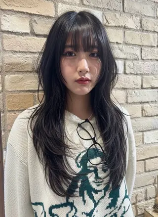 ロング Loom by Sea 新宿所属・🖤レイヤー/艶髪/ 顔周りKaede🖤のヘアスタイル