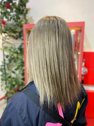 ミディアム ゆぴ☾‪/推しカラー /ハイトーンのヘアスタイル