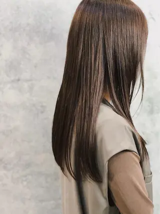 ロング ma'am Zee所属・石川 葵のヘアスタイル