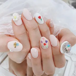 ミディアム ネイル 石原 夕華のネイルデザイン