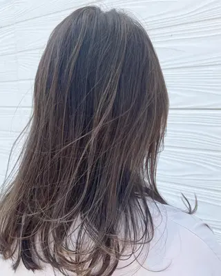 セミロング ビヨウシツトリコ よねたにみなのヘアスタイル