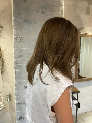 セミロング カラー 泊 紗羅のヘアスタイル