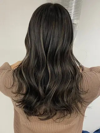 ロング カラー 白髪ぼかしハイライト レイヤー川口　元気のヘアスタイル