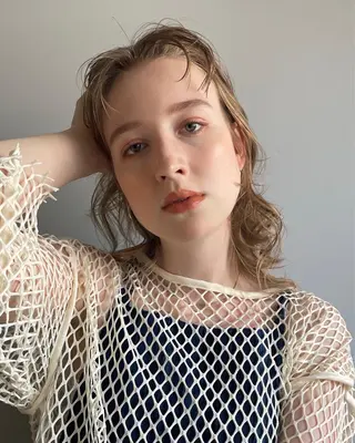 ミディアム 秋元 佳乃のヘアスタイル