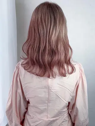 セミロング カラー 熊谷 有紗のヘアスタイル